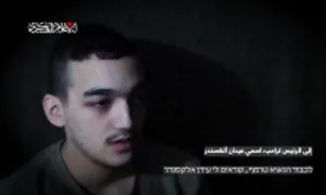 Hamas công bố video con tin Mỹ cầu cứu ông Trump Hamas công bố video con tin Mỹ cầu cứu ông Trump
