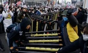Phe ủng hộ và phe phản đối Tổng thống Hàn Quốc biểu tình ở Seoul Phe ủng hộ và phe phản đối Tổng thống Hàn Quốc biểu tình ở Seoul