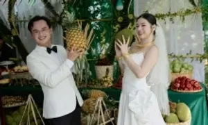 Cô dâu miền Tây làm tiệc cưới bằng trái cây vườn nhà