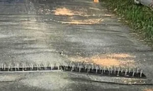 Hơn 10 ôtô chở thuốc lá lậu sập 'bẫy bàn chông' của băng cướp thế nào